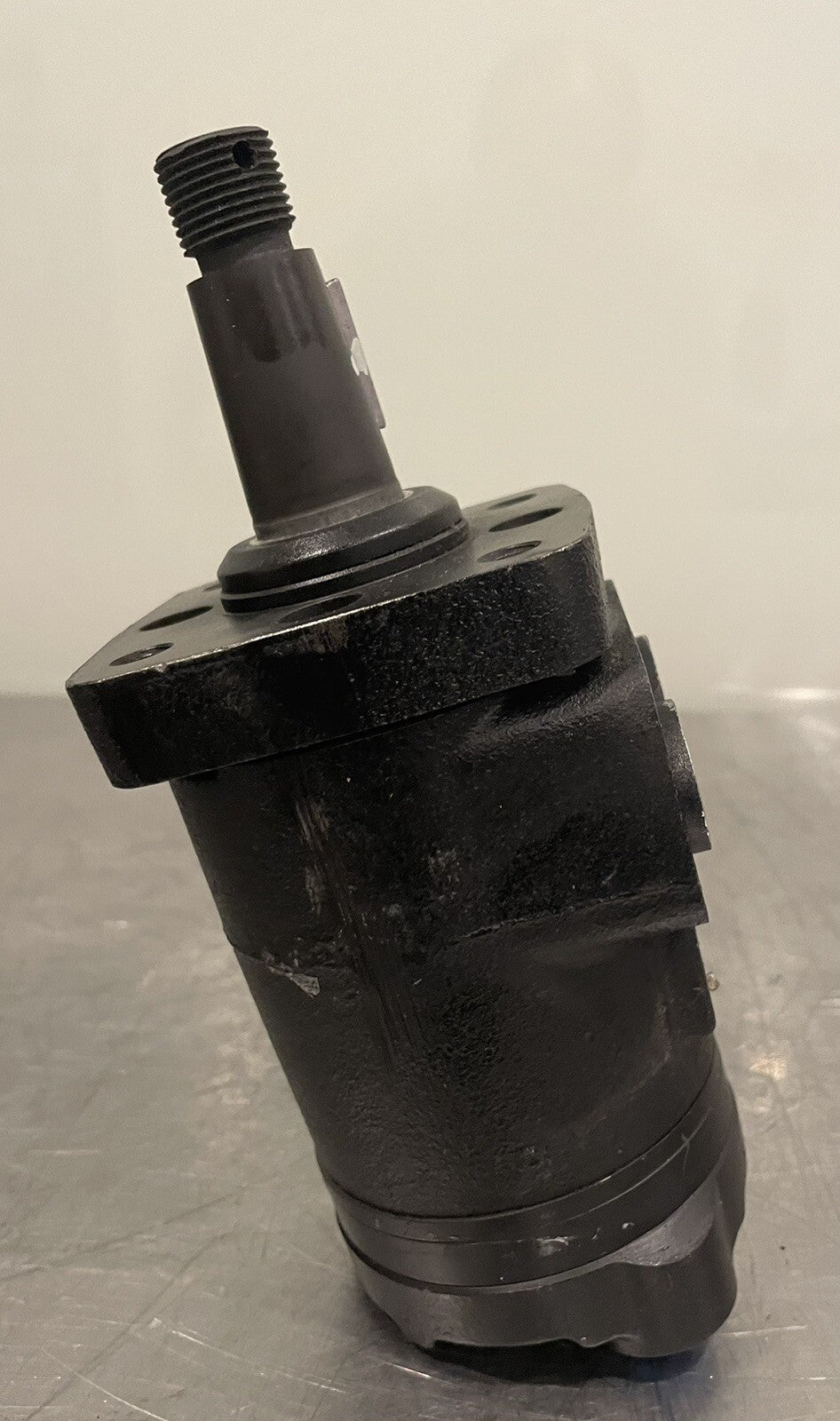 Eaton 101-3810-009 Char-Lynn Hydraulic Motor Low Speed High Torque NEW!!