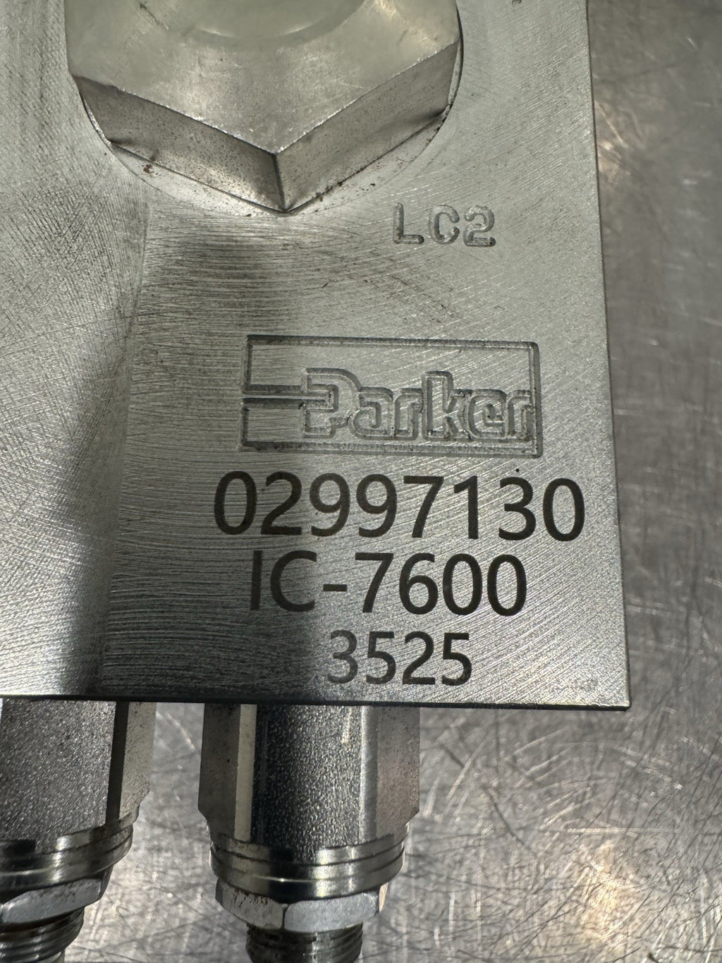 Parker 02997130 Hydraulic Control Valve Manifold IC-7600 NEW! SHIPS FREE!