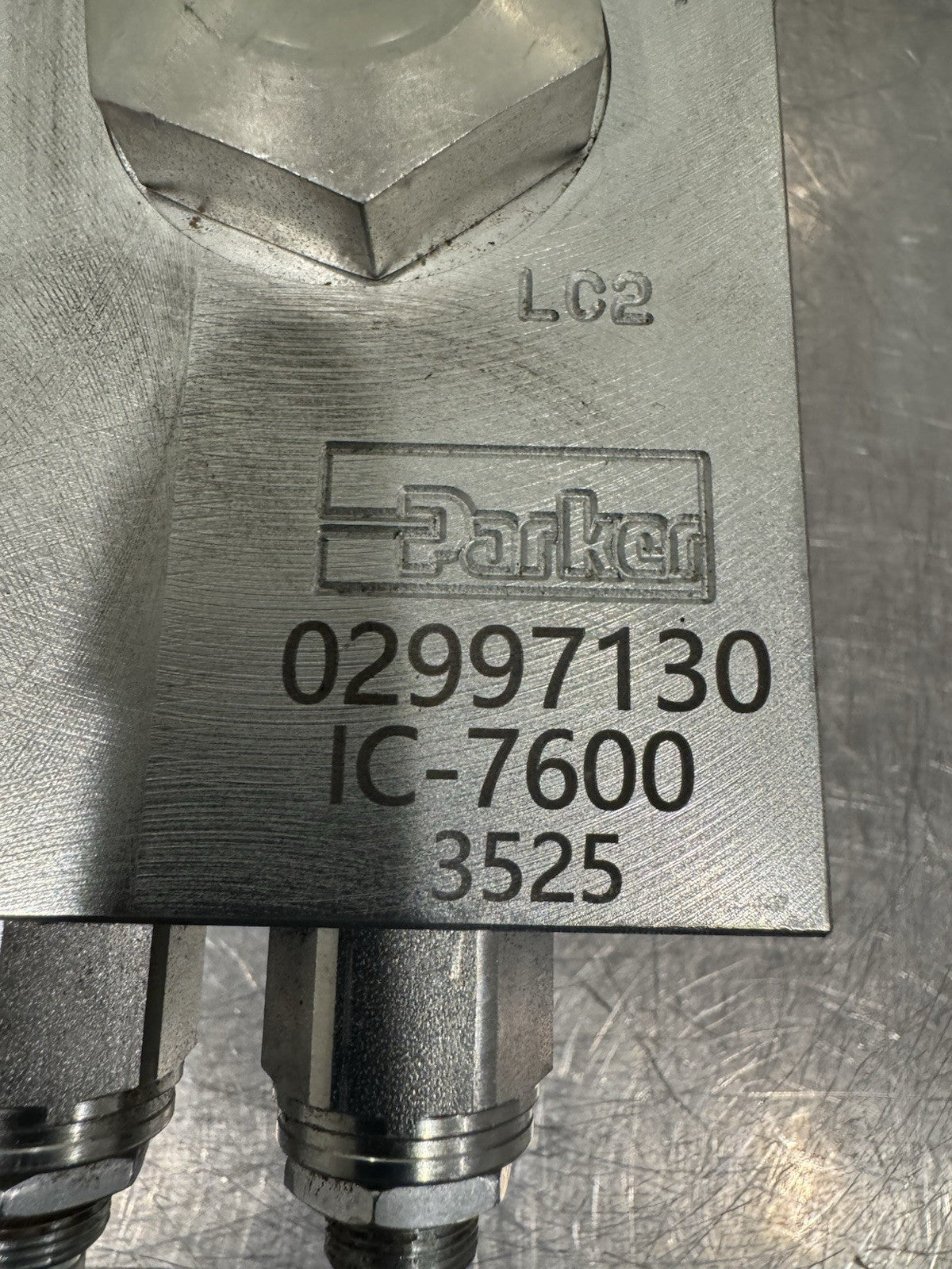 Parker 02997130 Hydraulic Control Valve Manifold IC-7600 NEW! SHIPS FREE!