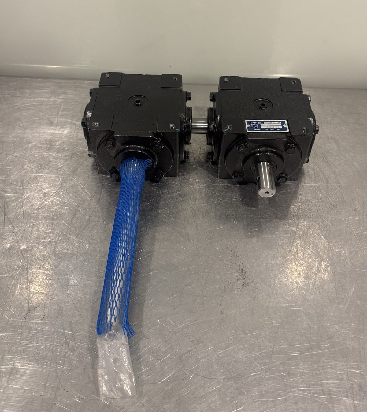 1015211-4S Gearbox Hutchinson Mayrath 1:1 Ratio NEW! FREE SHIPPING!