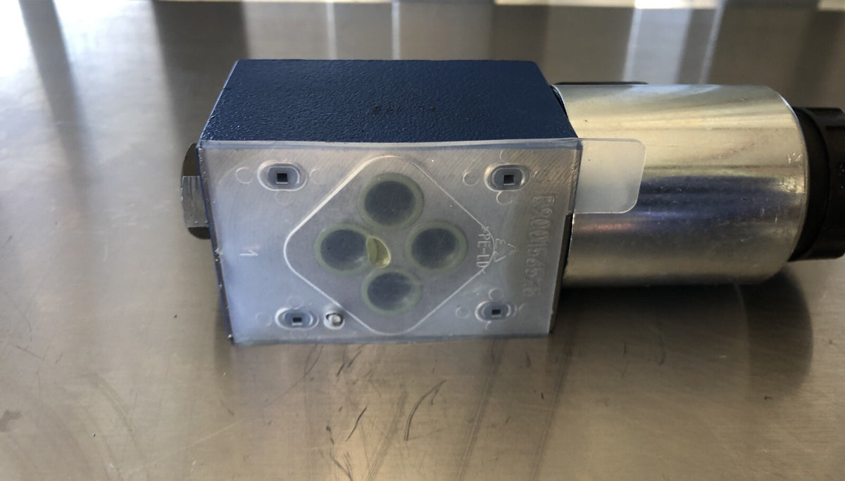 Rexroth R978908704 Hydraulic Directional Control Valve NEW! FREE SHIPPING!!!