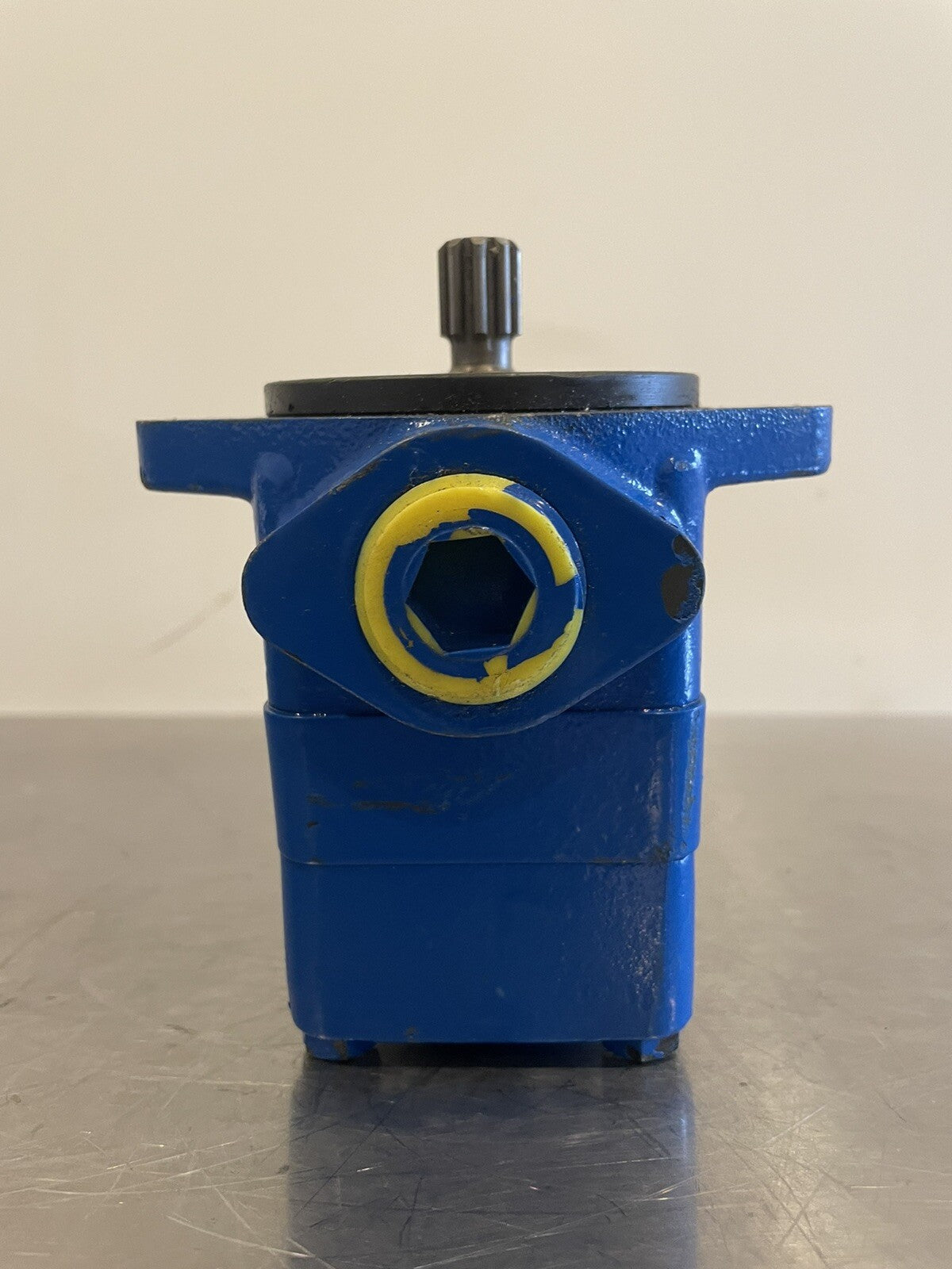 Eaton V101P6P11A20 Vickers 386931-1 Hydraulic Motor Single Vane Fixed NEW!