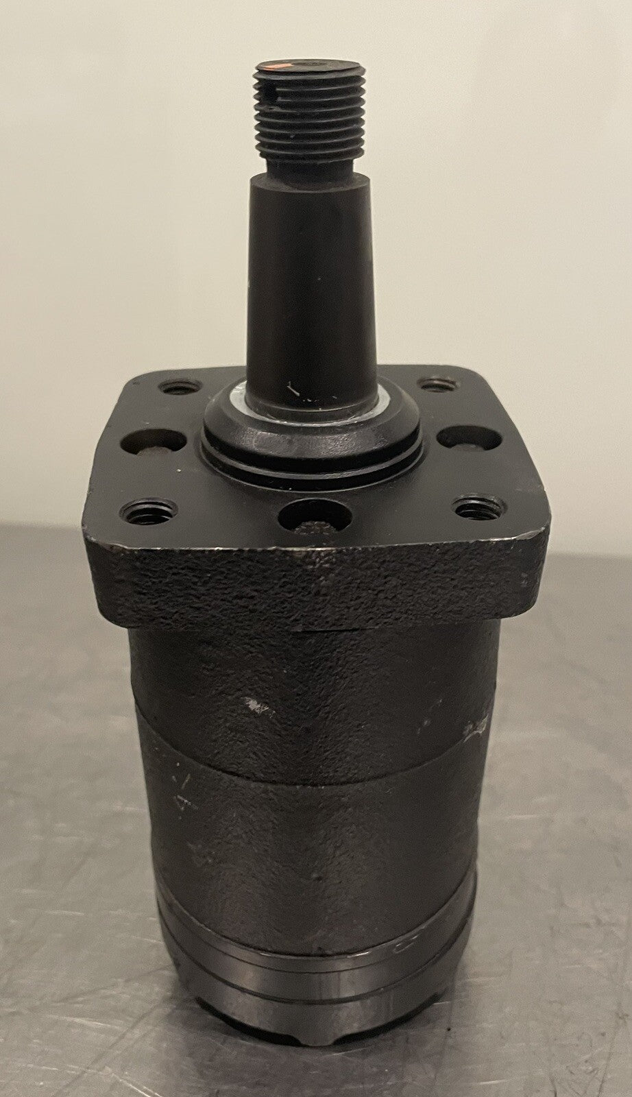 Eaton 101-3810-009 Char-Lynn Hydraulic Motor Low Speed High Torque NEW!!