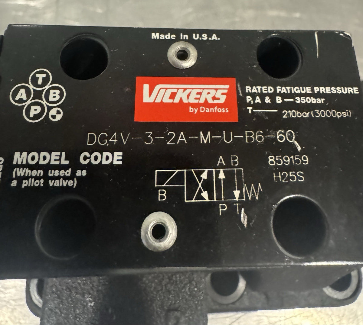 Vickers DG5V-8-H-2A-M-U-B-10 Hydraulic Control Valve ASSY NEW! FREE SHIPPING!
