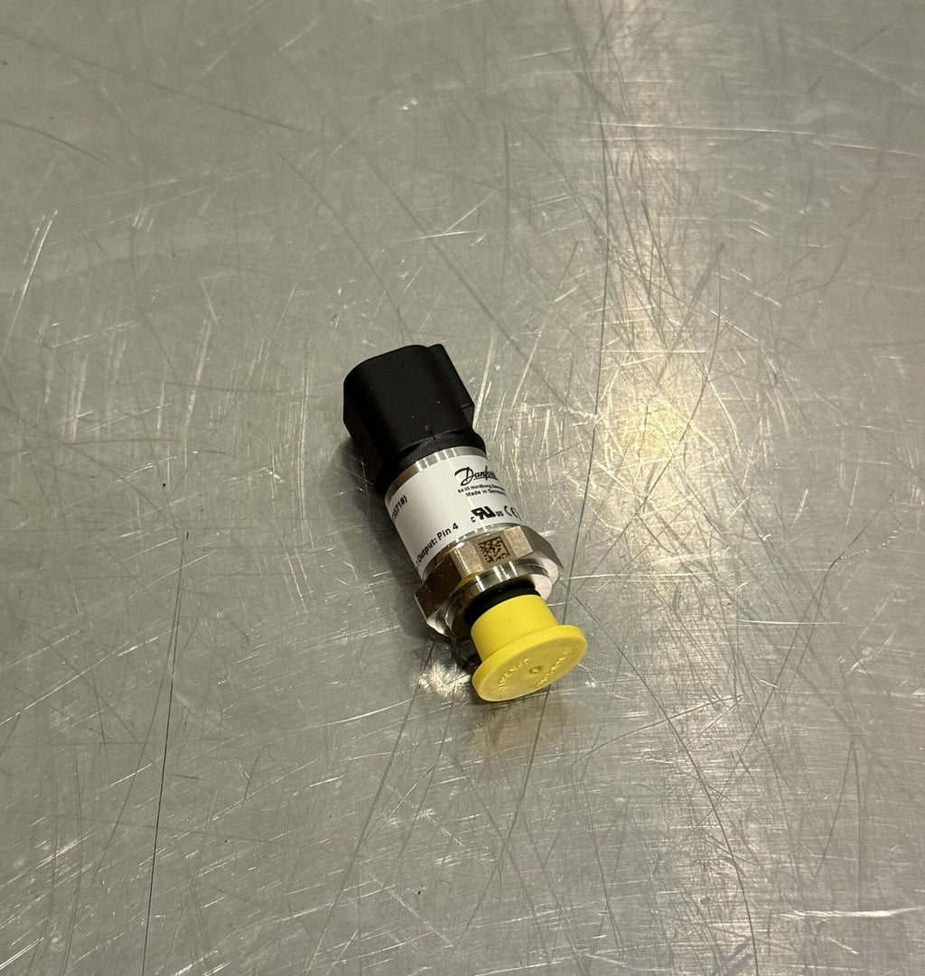 John Deere CXT35718 Pressure Sensor Danfoss 090G7017 NEW! FREE SHIPPING!