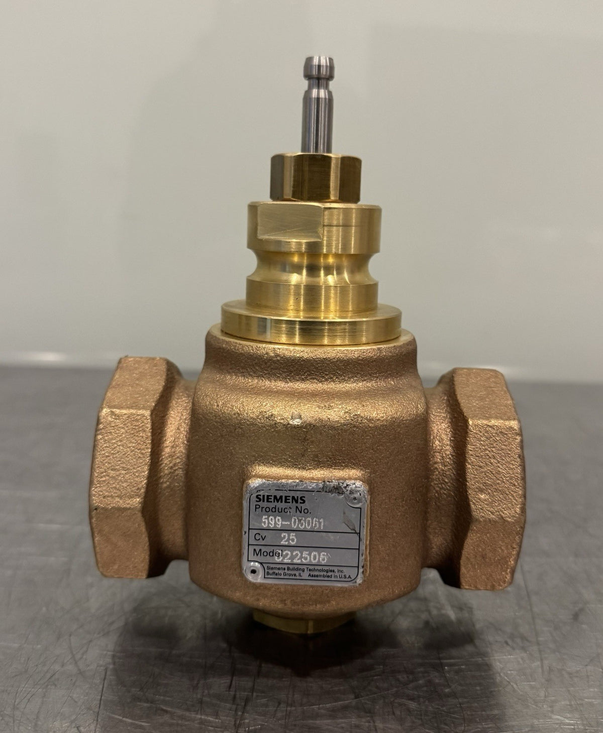 Siemens 599-03061 Globe Valve 1-1/2” Female Threaded 022506 NEW! SHIPS FREE!