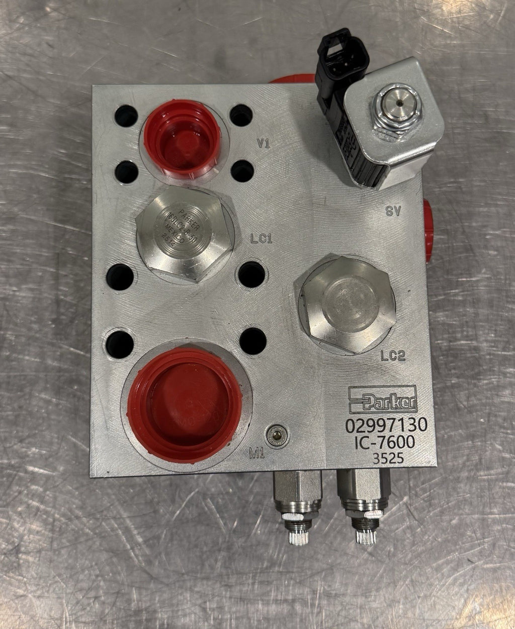 Parker 02997130 Hydraulic Control Valve Manifold IC-7600 NEW! SHIPS FREE!