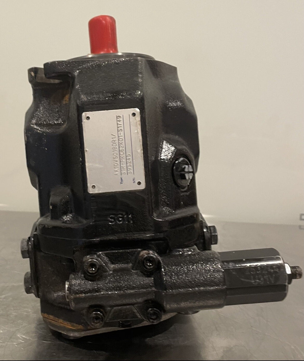 AA10VSO18DR1/31R-PKC62K01-S1749 Hydraulic Axial Piston Pump NEW! FREE SHIPPING!