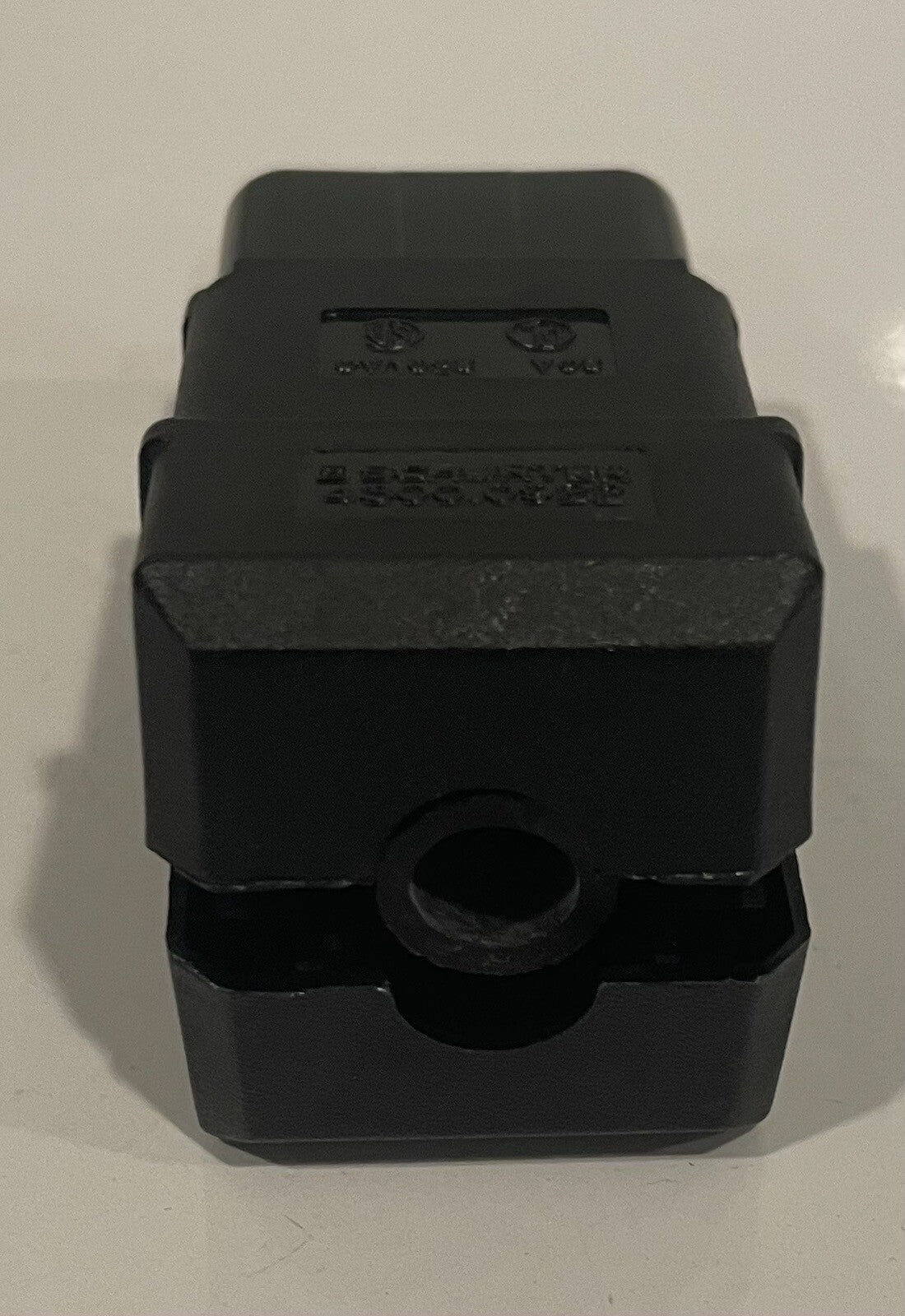Hubbell H320PBM2 IEC 320 Straight Blade Plug 20A 250VAC NEW! FREE SHIPPING!