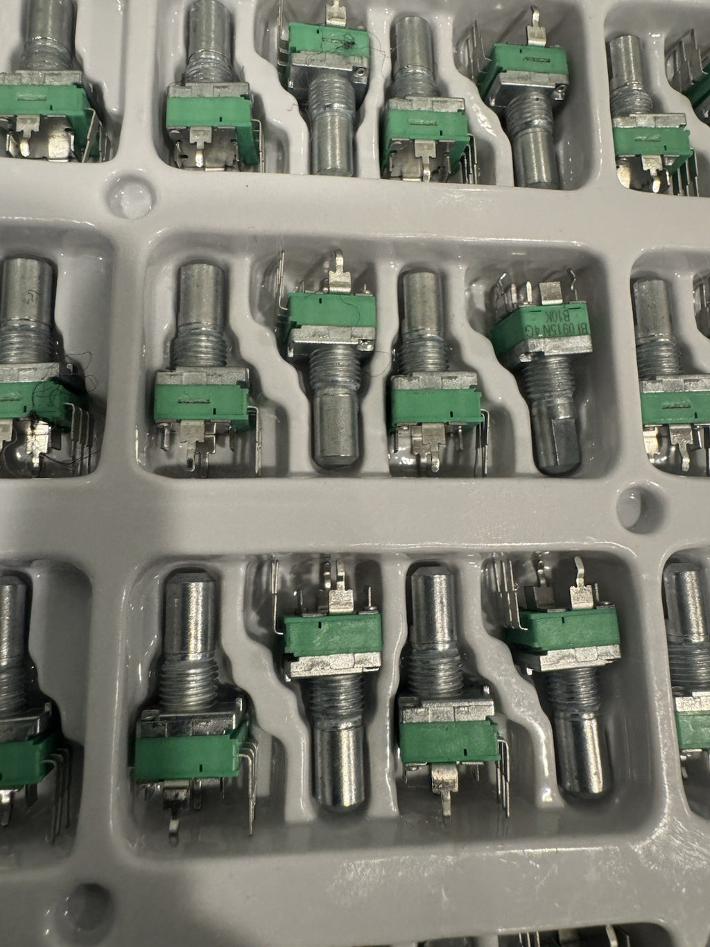 P0915N-FC15BR10K Potentiometer Variable Resistors PACK OF 60 NEW! FREE SHIPPING!