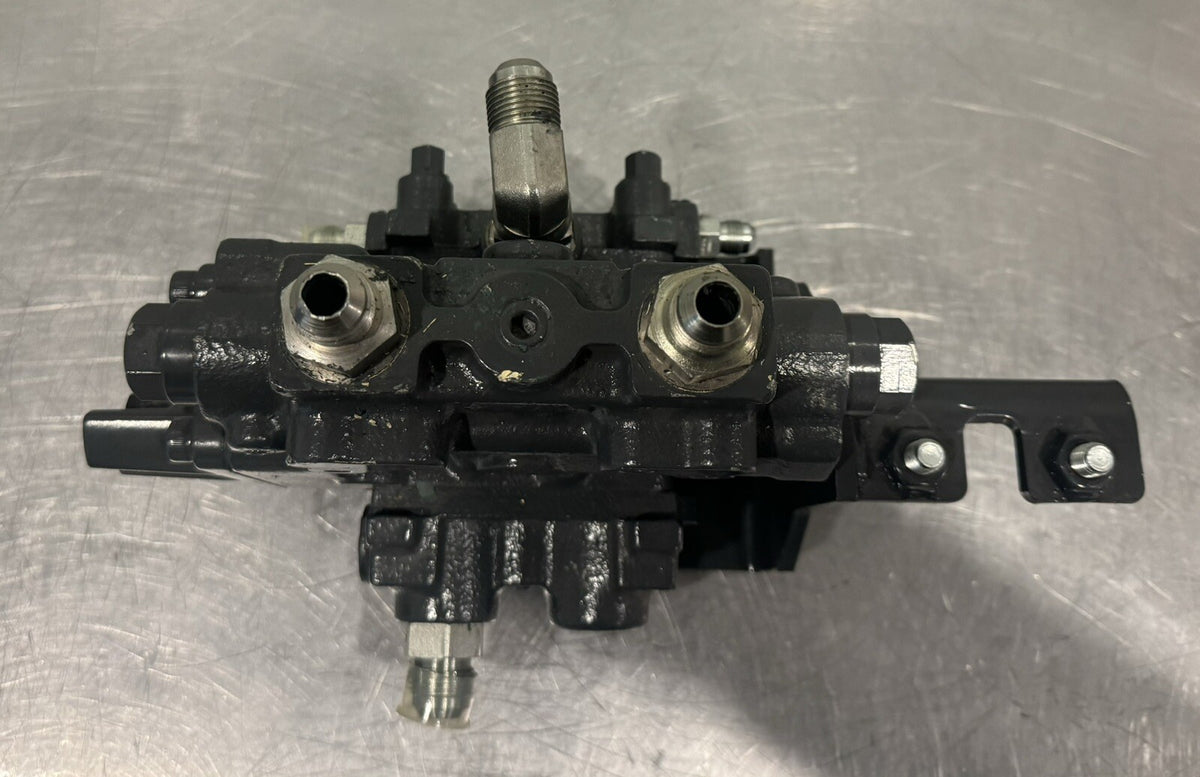 7J441-7818 Kubota Loader Hydraulic Valve NEW! FREE SHIPPING!