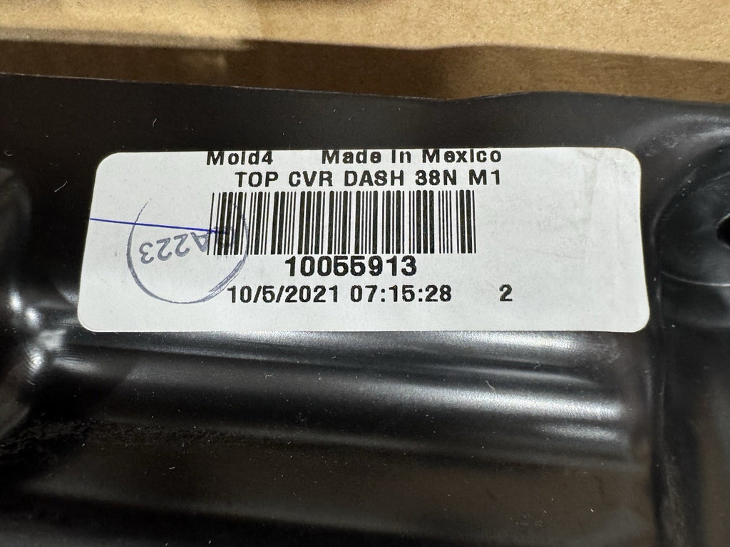 A22-73743-000 Freightliner Dash Top Cover Skin Con Met 10055915 NEW IN BOX!