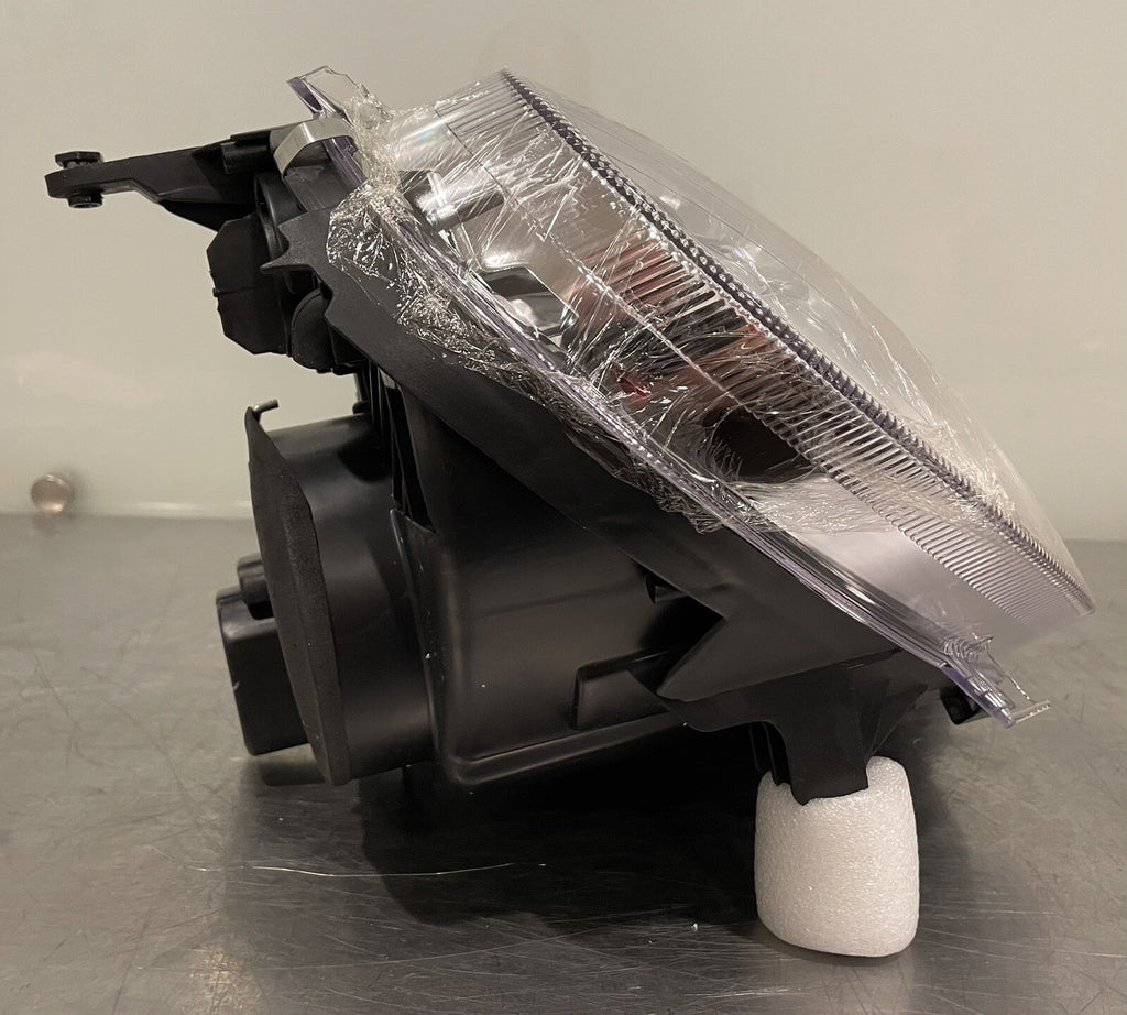 Eagle Eyes BZ115-B001R Headlight RH Passenger Side For Mercedes Benz NEW IN BOX!