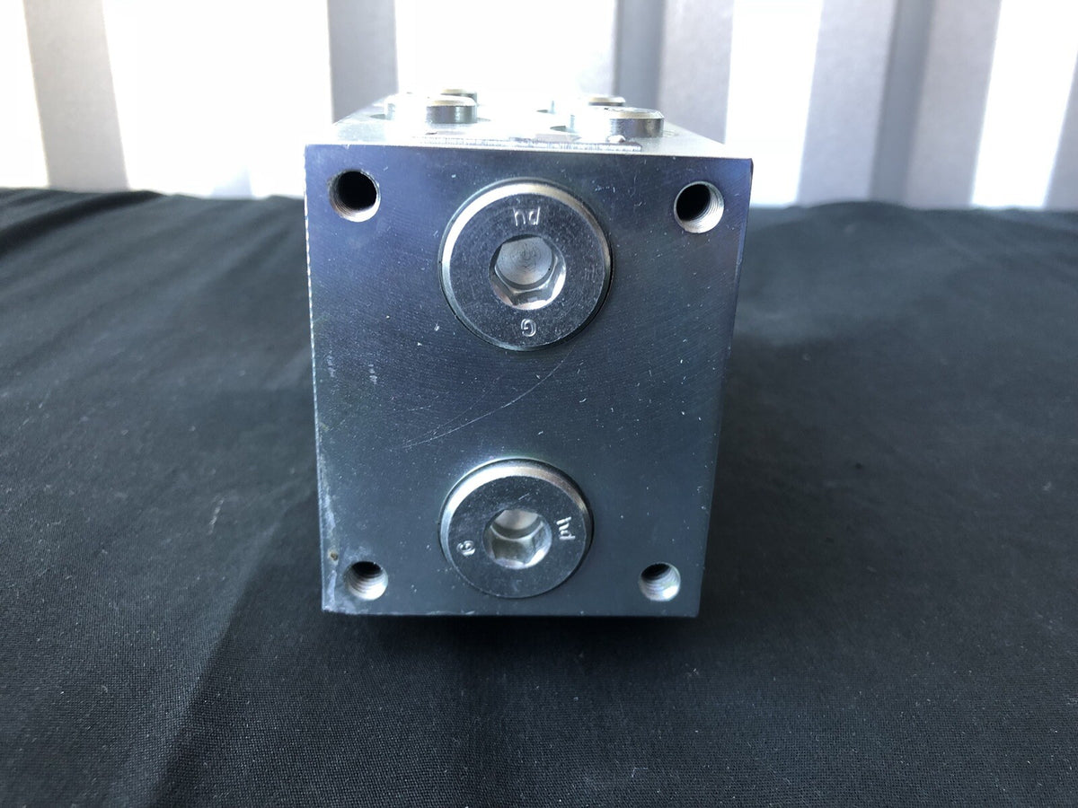 Rexroth R901135677 Hydraulic External Gear Pump NEW!!! FREE SHIPPING!!!