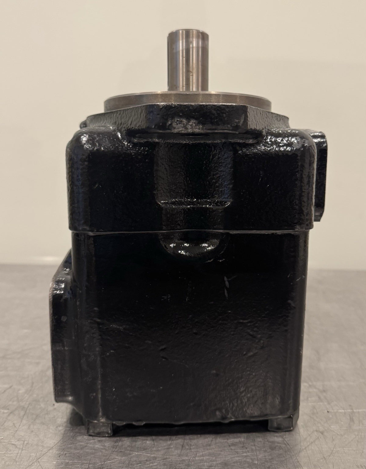 Vickers Danfoss 02-137146-1 Vane Pump Fixed Displacement 45V60A 1A22R NEW!