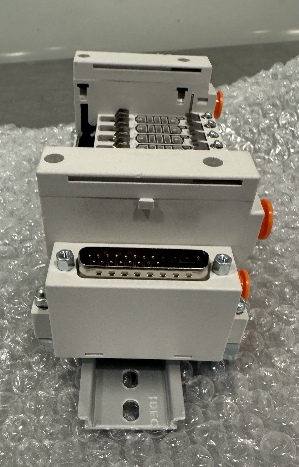 SMC VV5Q11-08N3FU0-D Plug-inmManifold Genuine NEW! SHIPS FREE!