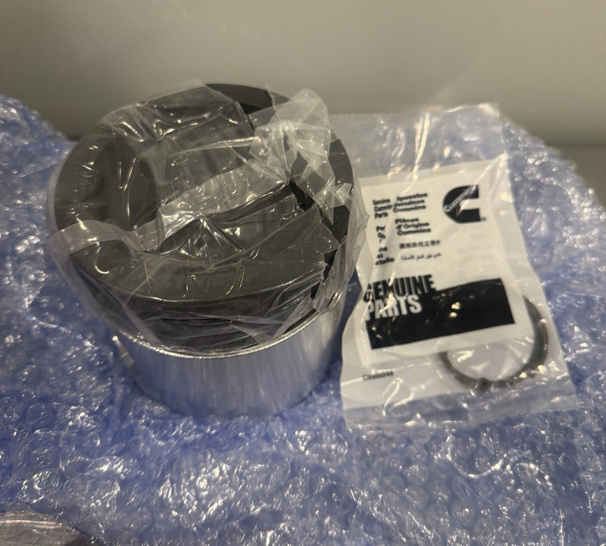 Cummins 4089646 Genuine Piston Kit ASSY NEW IN BOX! FREE SHIPPING!