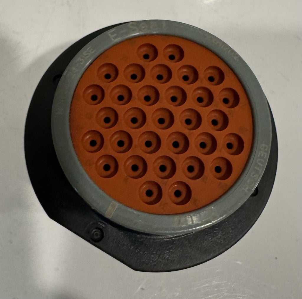 TE Connectivity HDP24-24-31SE Housing Connector Automotive Plug NEW! FREE !