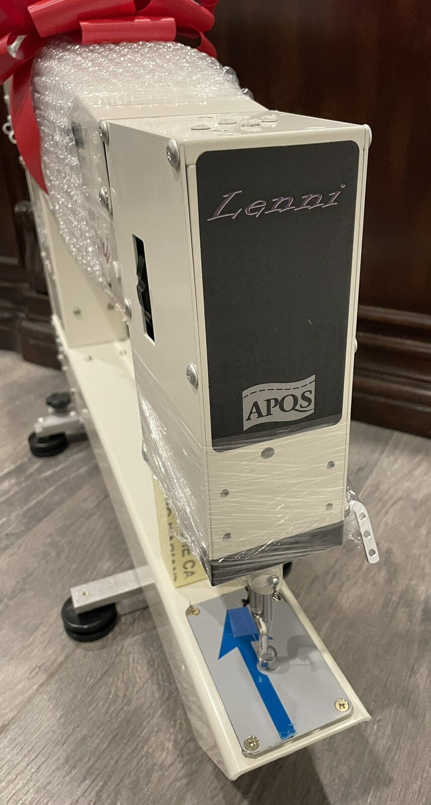 APQS Lenni Longarm Quilting Machine W/ Accessories NO TABLE/STAND NEW IN BOX!