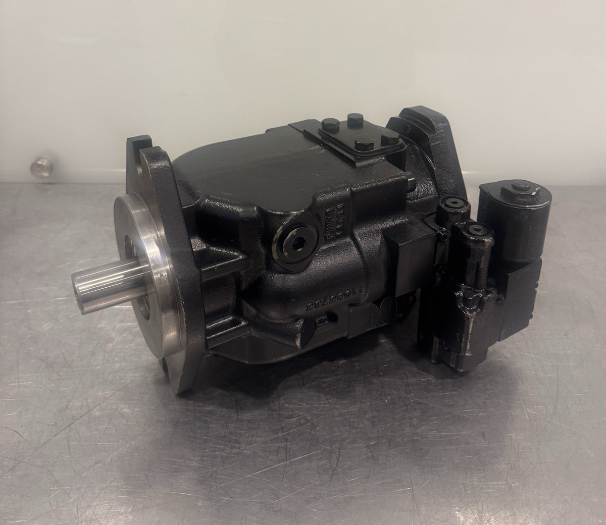 83029086 Hydraulic Pump Variable Displacement NEW! FREE SHIPPING!