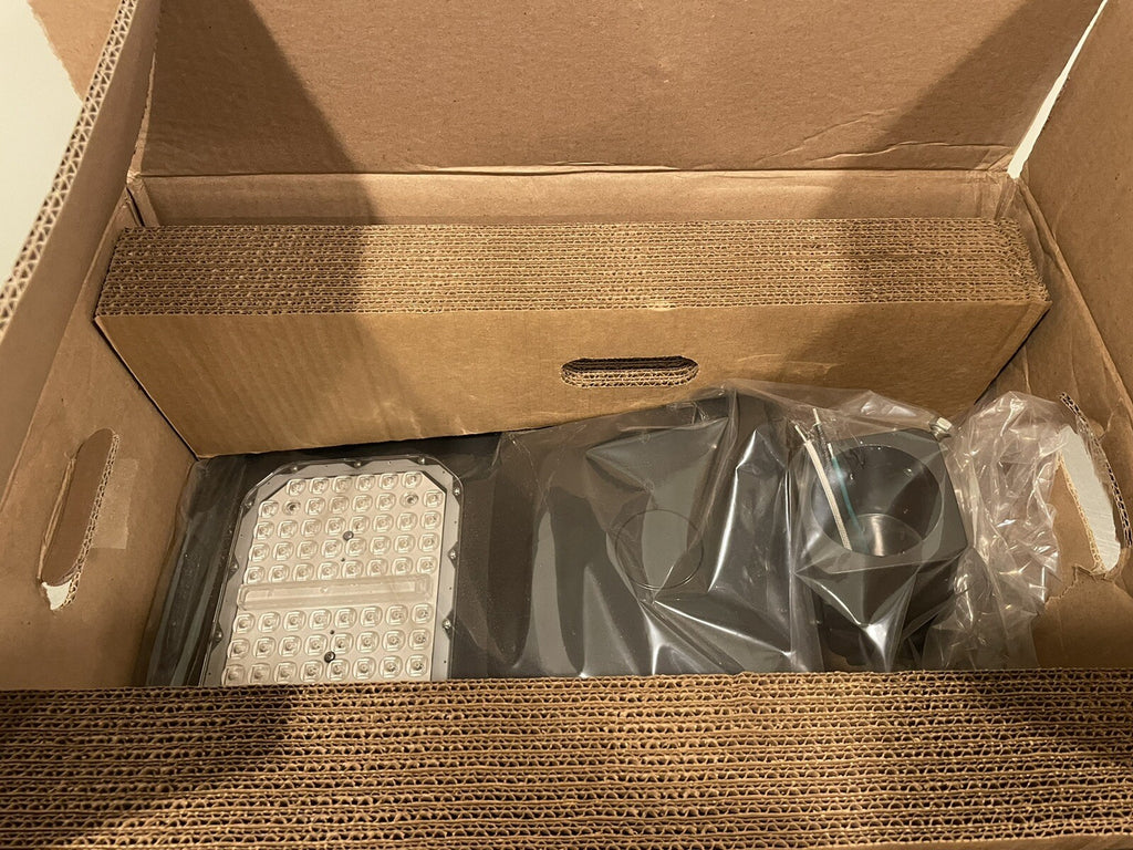 Lumecon Detroit LDS-SFL 110W 16,000 Lumens Slip Fitter Bronze Flood Light NEW!