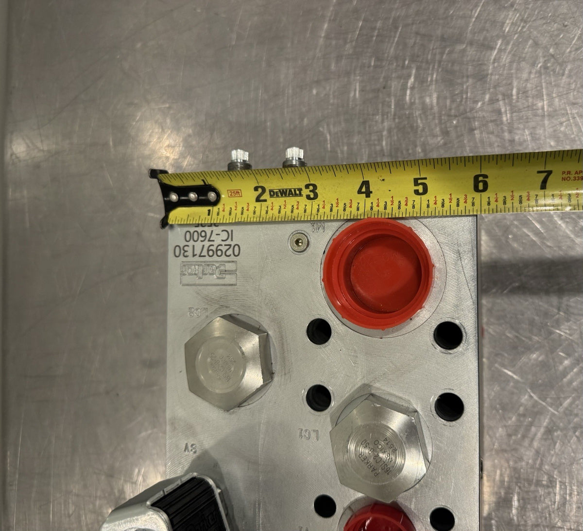 Parker 02997130 Hydraulic Control Valve Manifold IC-7600 NEW! SHIPS FREE!