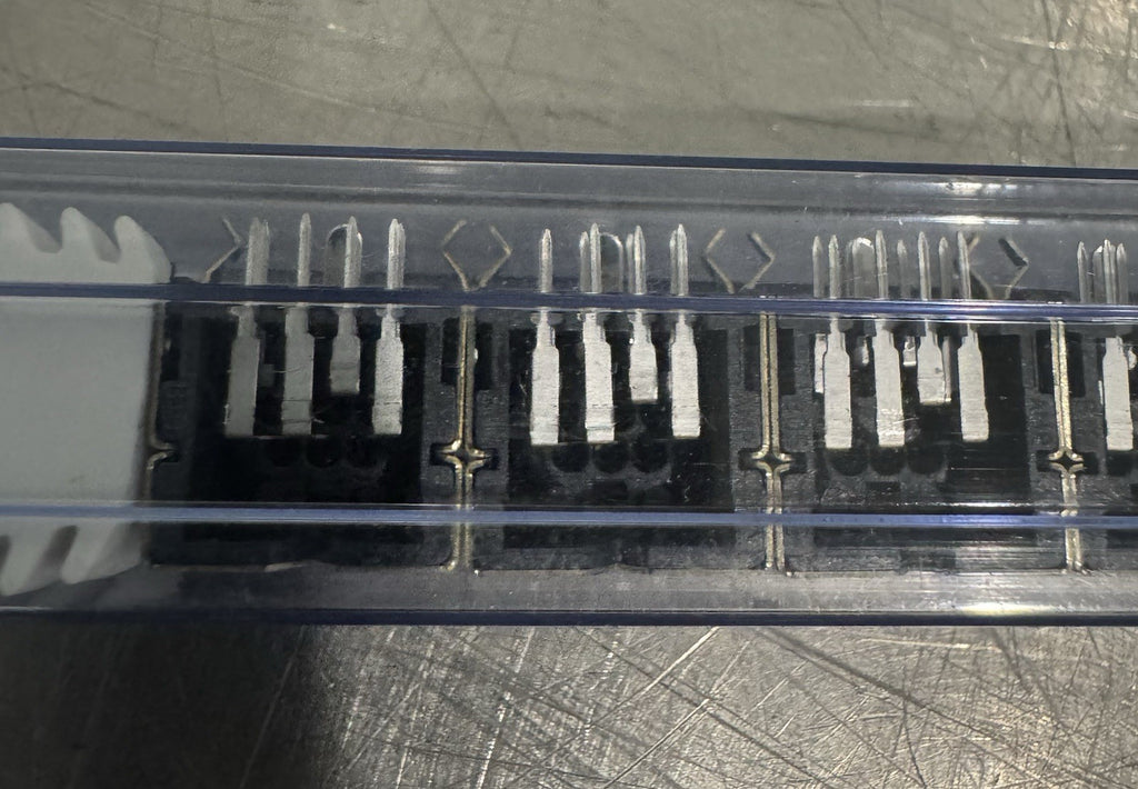 TE Connectivity 1658998-1 DIN Connectors Circular 40 PACK NEW! FREE SHIPPING!