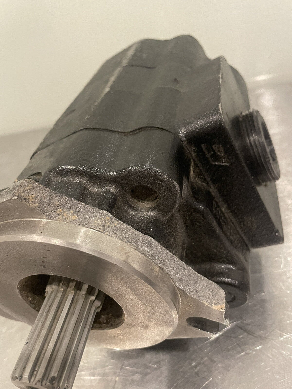 Parker 3139610800 Hydraulic Gear Pump Damaged NEW! FREE SHIPPING!