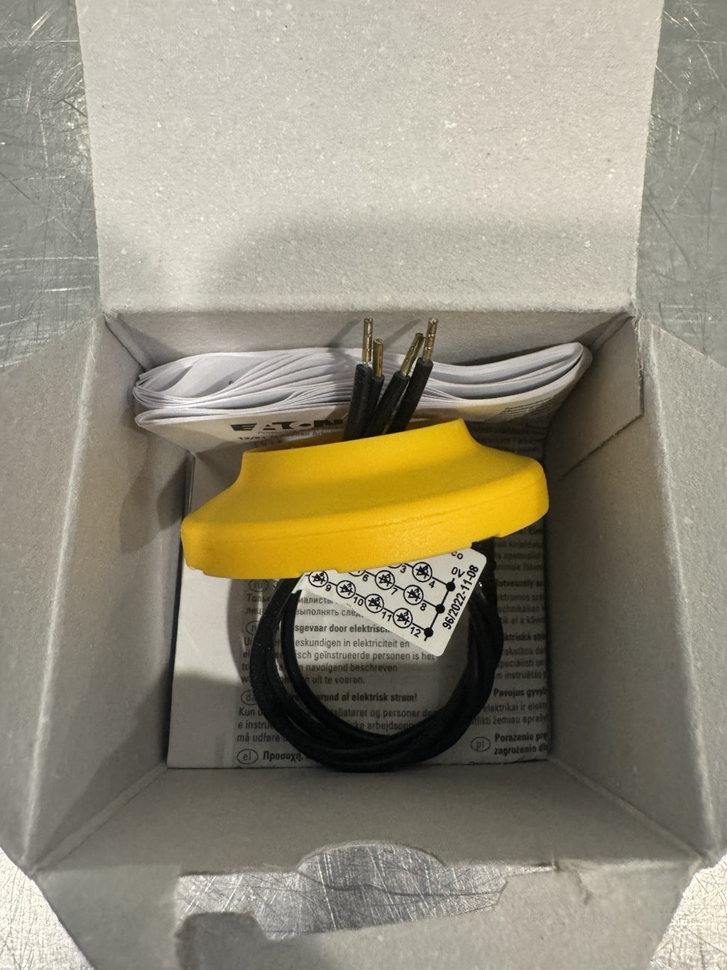 Eaton M22-XPV60-Y-24 LED Luminous Ring 24V 60mm Yellow NEW! FREE SHIPPING!