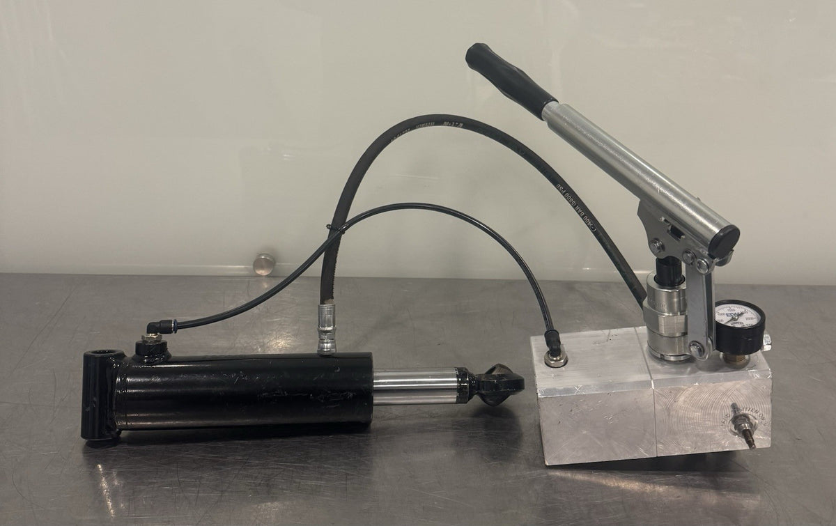 Doering B&W Hand Pump Valve DCHP10230NBL-B&W W/ Cylinder ACC-030-0015 NEW! 