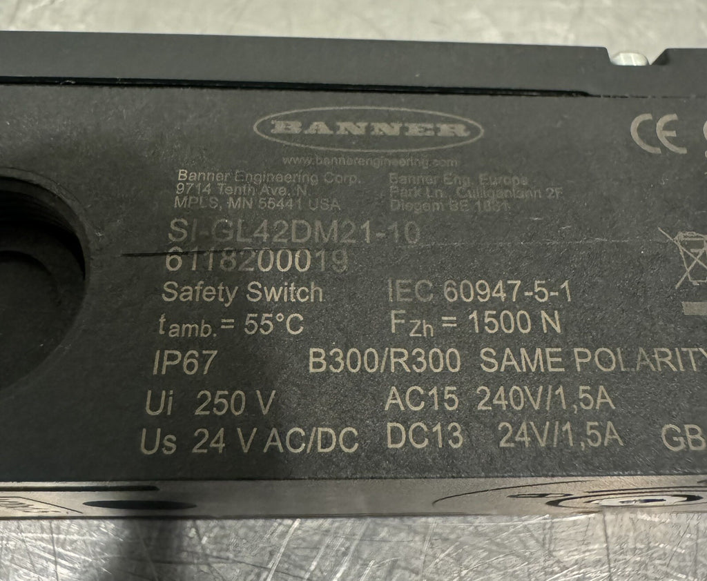 Banner SI-GL42DM21-10 Interlock Safety Locking Switch NEW! FREE SHIPPING!