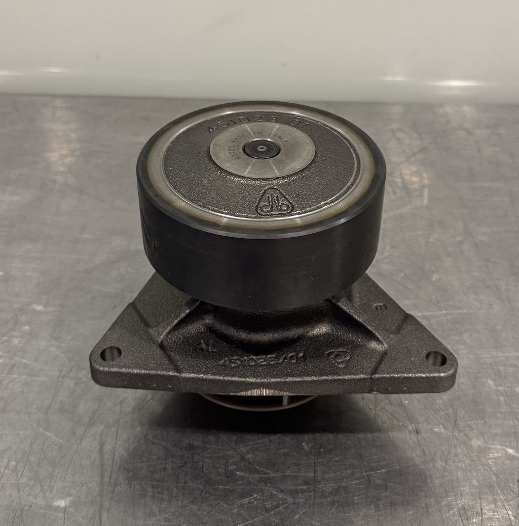 CNH 90380503 Engine Water Pump Genuine Case New Holland Case iH NEW IN BOX!