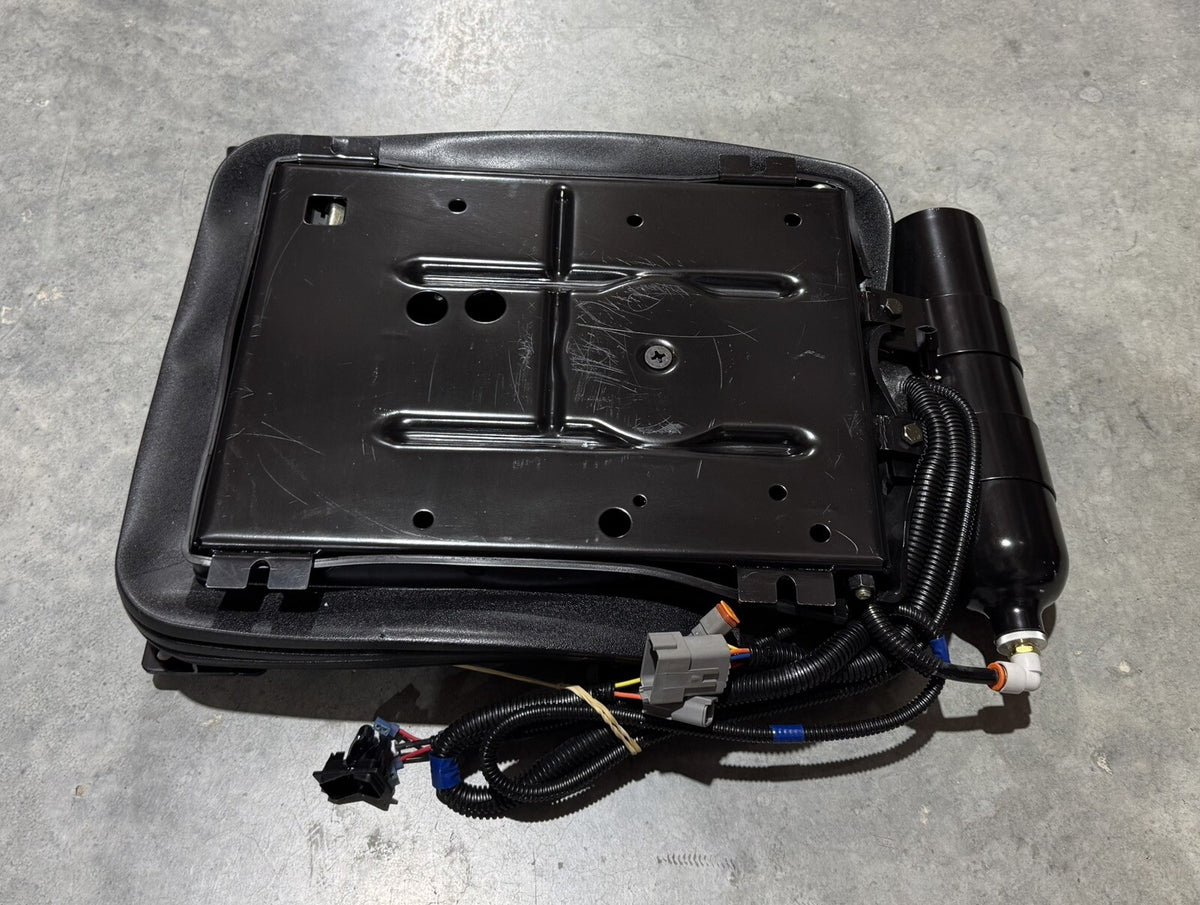 ACP0674330 Agco Suspension Seat ASSY NEW IN BOX! FREE SHIPPING!