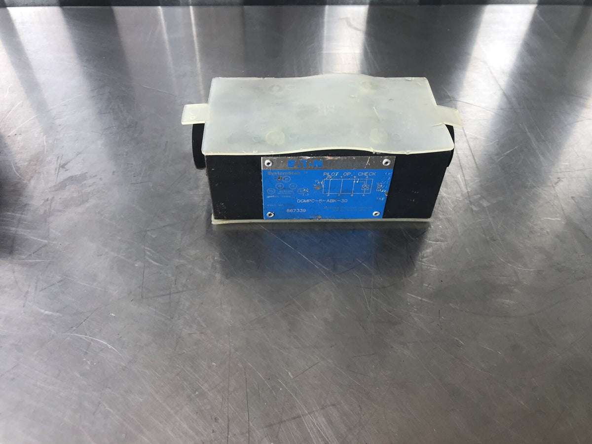Eaton DGMPC-5-BAK-30 Hydraulic Check Valve 867340 NEW!! FREE SHIPPING!!!