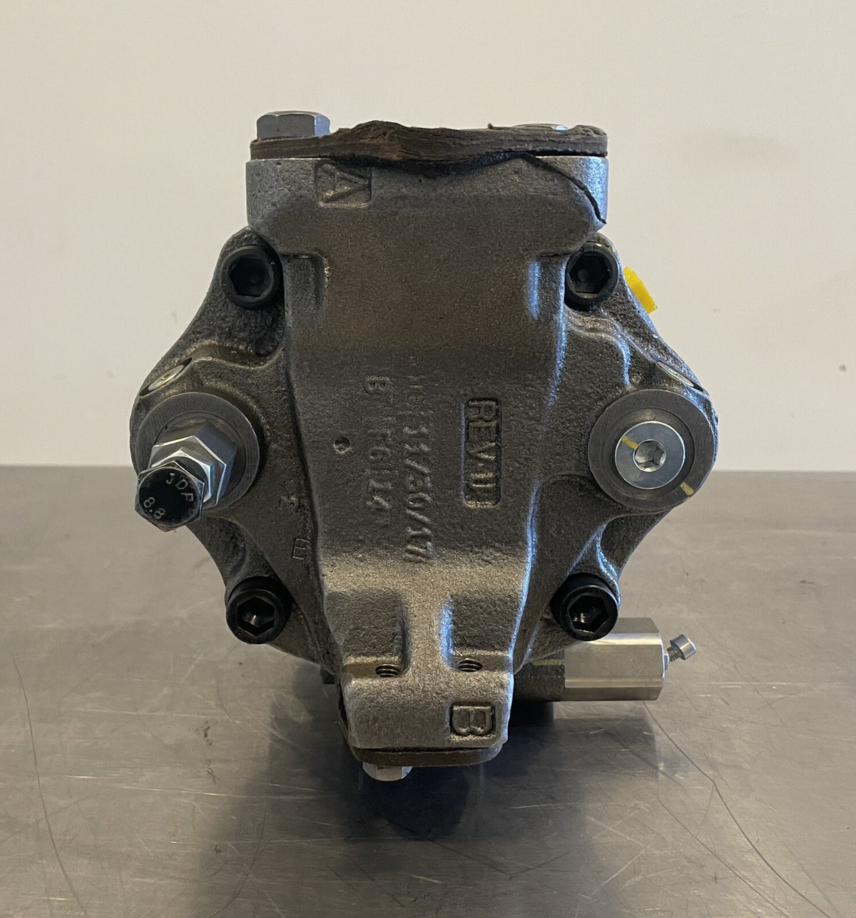 Parker PD075PS02SLU5BC00S1000000 Axial Piston Pump PD 75 NEW! FREE SHIPPING!