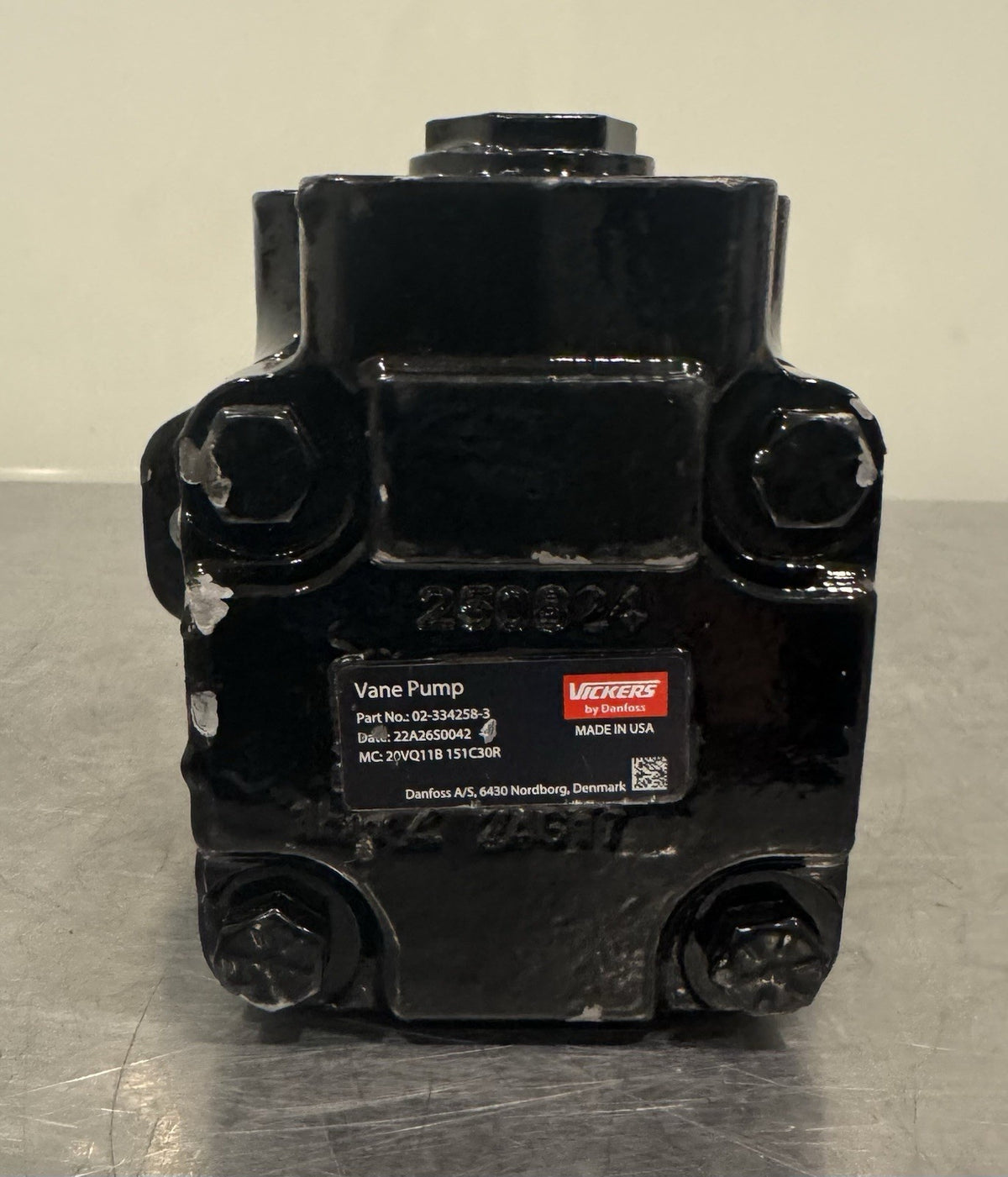 Vickers 02-334258-3 Hydraulic Vane Pump 20VQ11B 151C30R Danfoss Genuine NEW!
