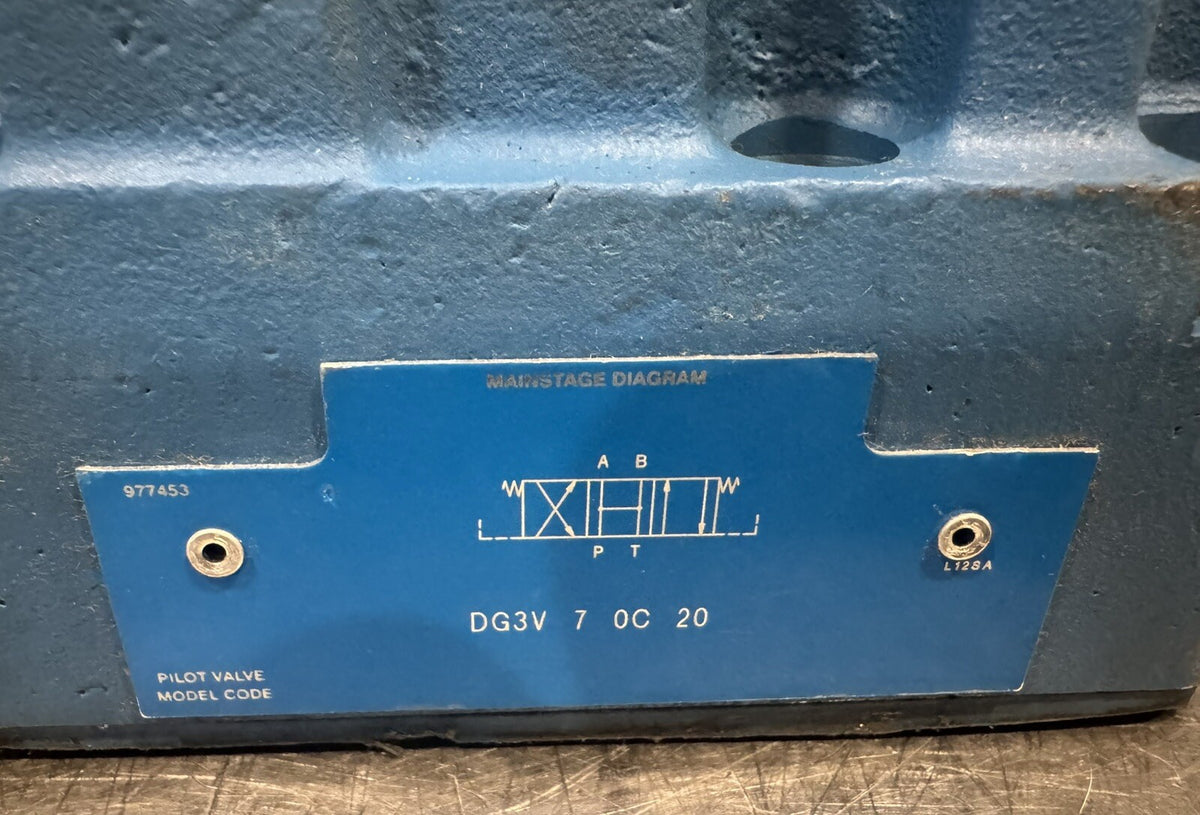 Vickers DG3V-7-0C-20 Pilot Operated Directional Valve NEW! FREE SHIPPING!