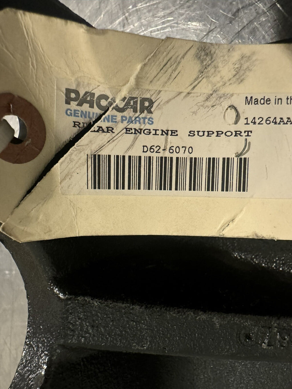 Paccar D62-6070 Engine Mount Bracket Support NEW! FREE SHIPPING!