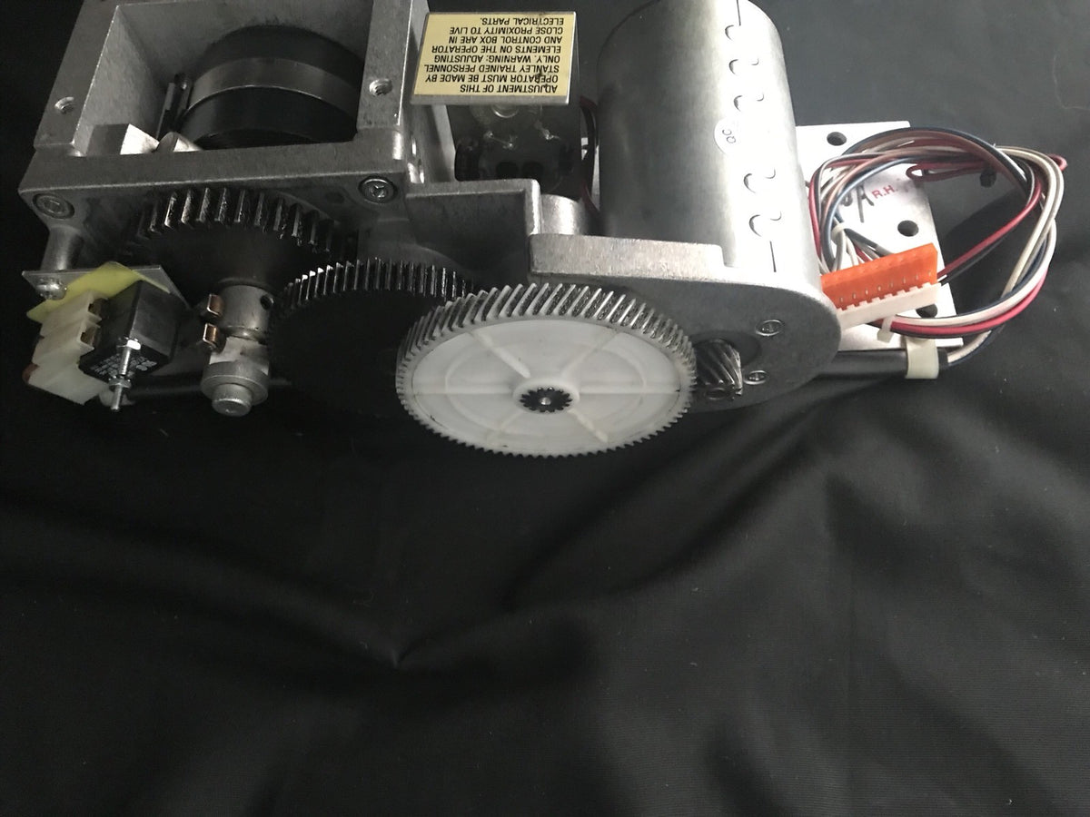 Stanley R110378RO Stanley Magic Access Operator RH/OUT Refurbished IN BOX