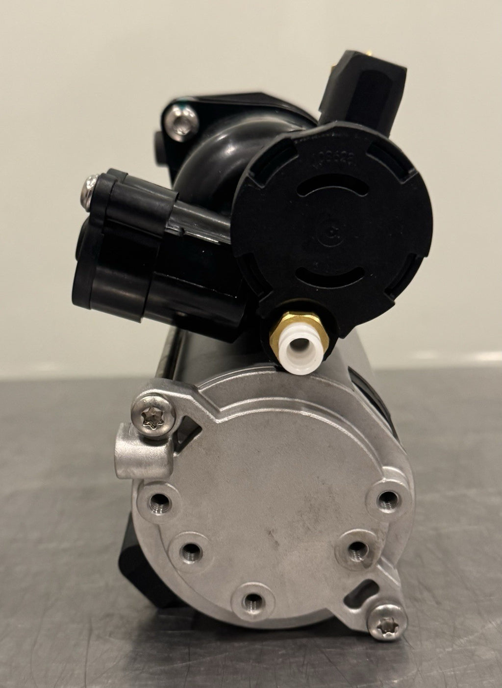 117931 Air Suspension Compressor 93951-25-10 NEW! FREE SHIPPING!