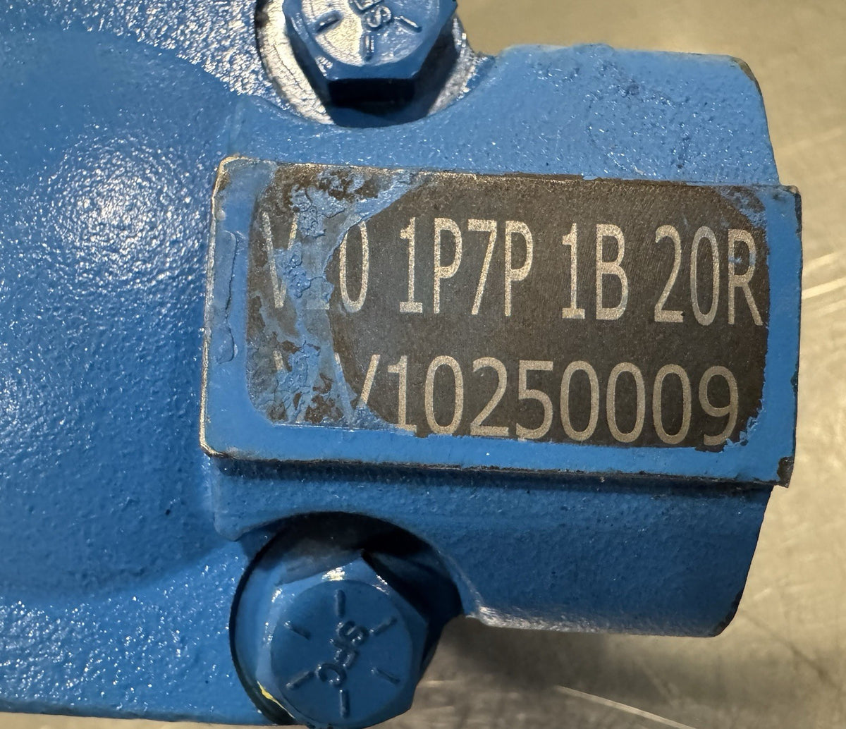 V101P7P1B20R Hydraulic Vane Pump For Vickers NEW! FREE SHIPPING!