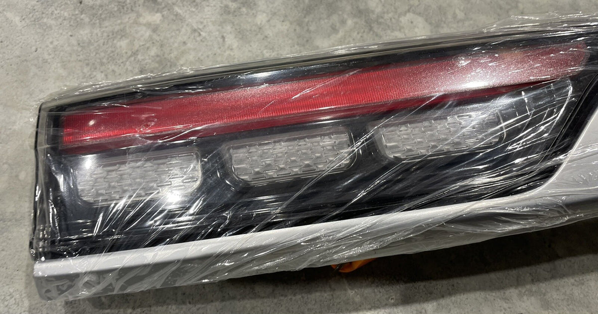 Jeep 534902900 Rear Light Assembly Strip W/ Chrome Trim NEW! FREE SHIPPING