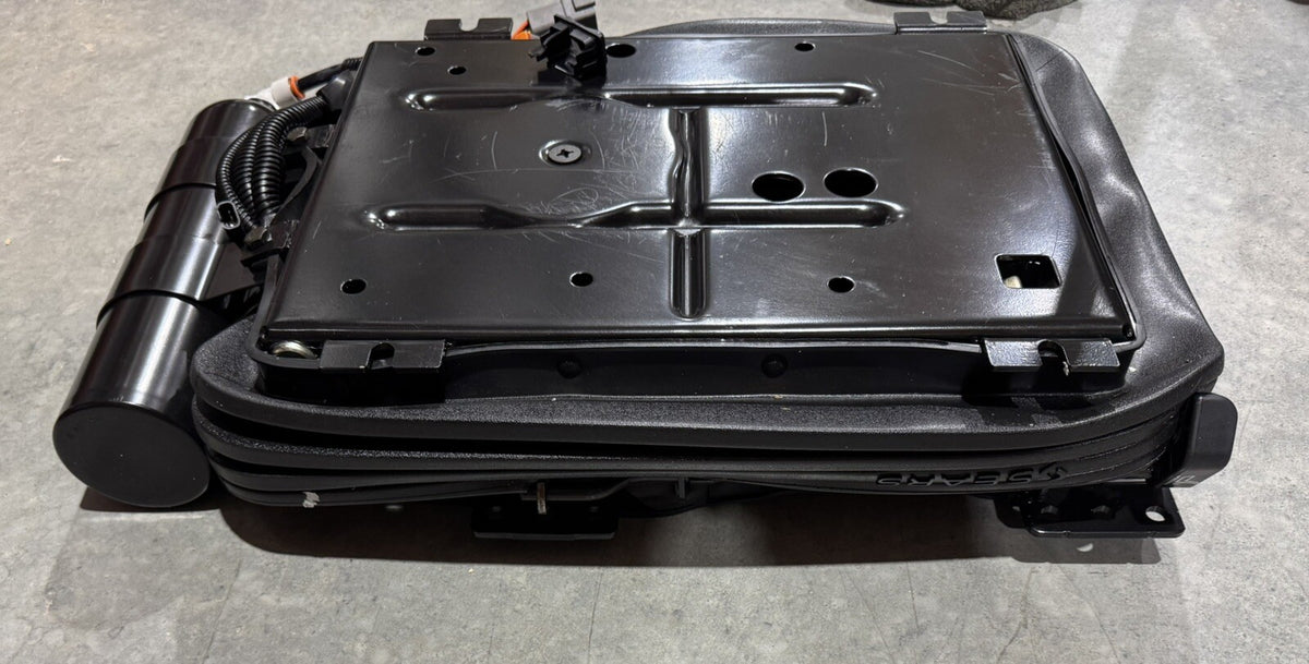 ACP0674330 Agco Suspension Seat ASSY NEW IN BOX! FREE SHIPPING!