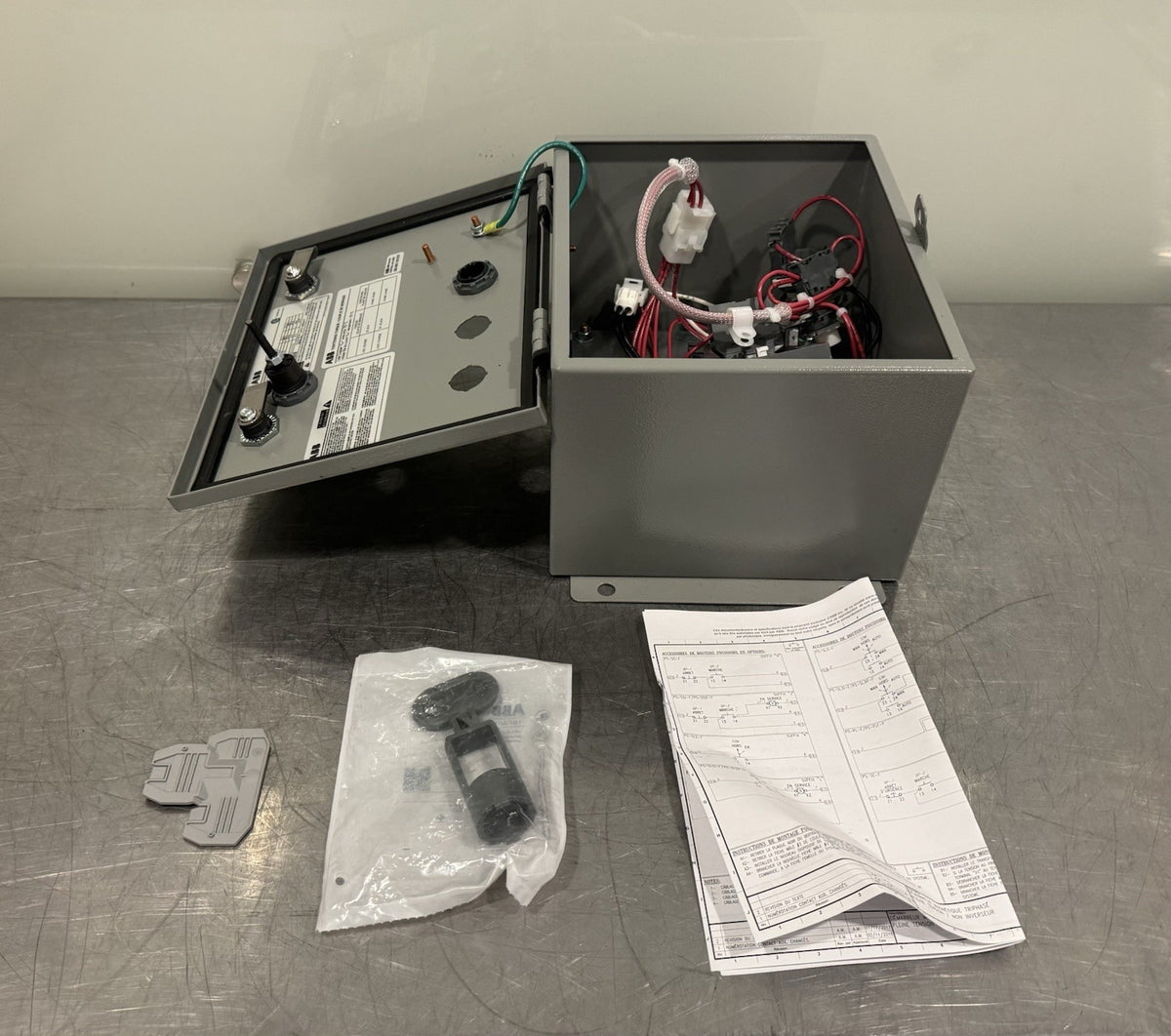 ABB PS-1FSX44-000000 Enclosed Starter AF30-30-00-14 NEW IN BOX! FREE SHIPPING!