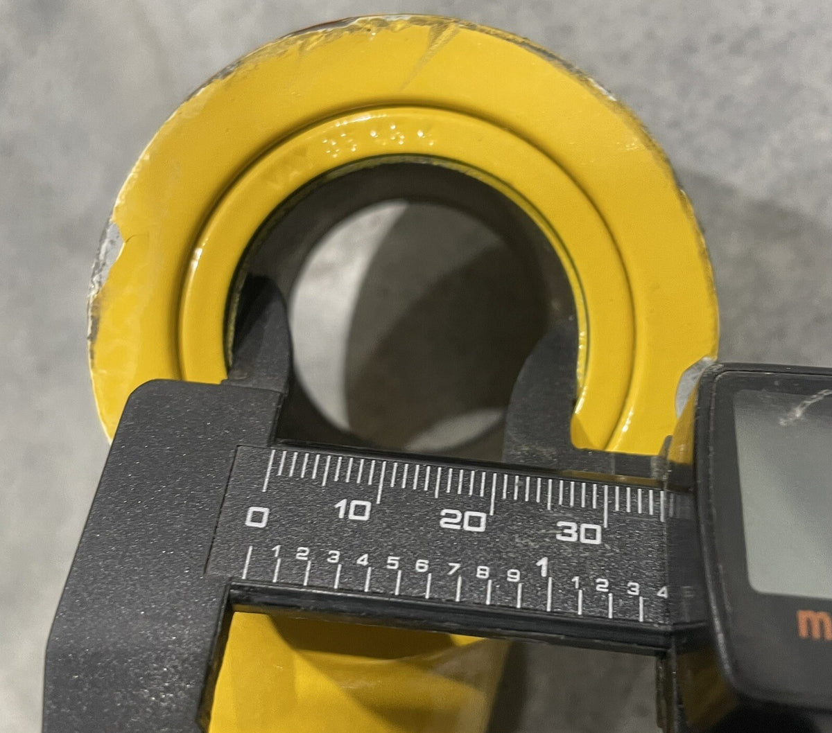 Far-04/20 Hydraulic Cylinder 2.5” Bore 1.5” Rod Yellow NEW! FREE SHIPPING!