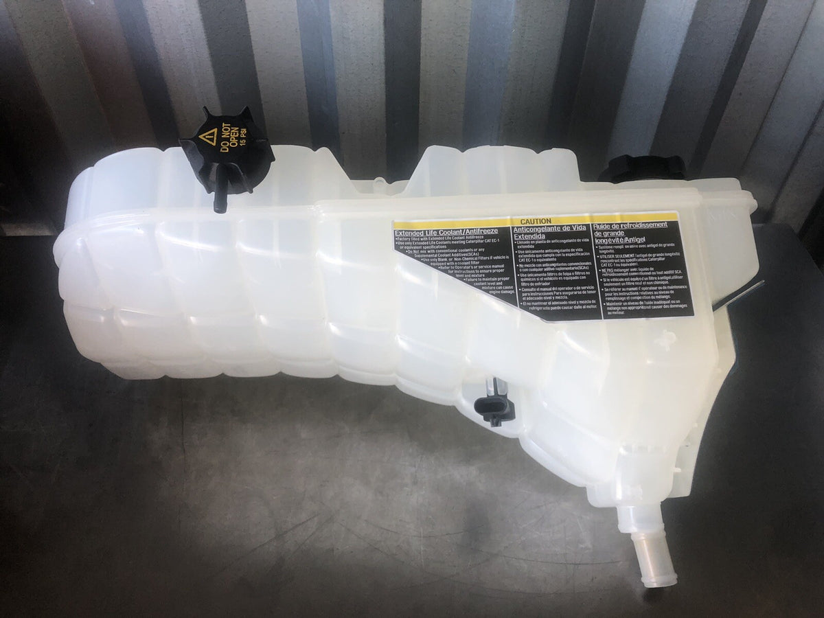 Sunbelt Radiators SBS6035403 Heavy Duty Coolant Tank Peterbilt Kenworth NEW!!!