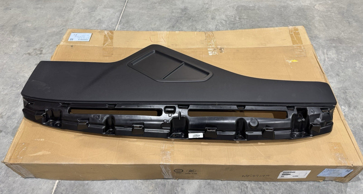 A22-73743-000 Freightliner Dash Top Cover Skin Con Met 10055915 NEW IN BOX!