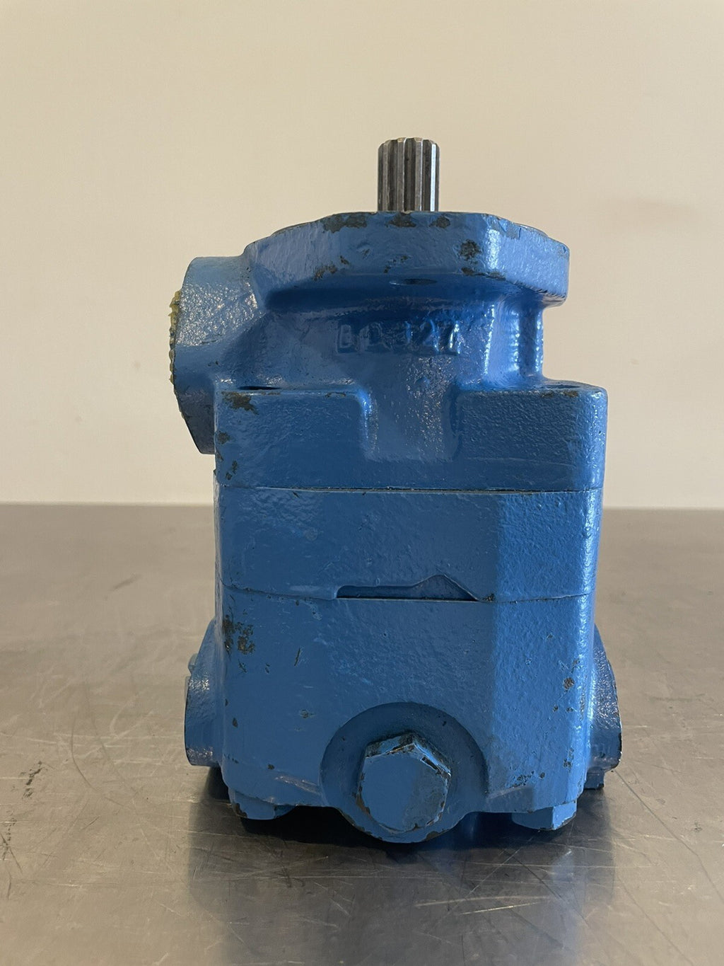 Hydraulic Motor 11 Spline 2 Bolt Blue NEW! FREE SHIPPING!