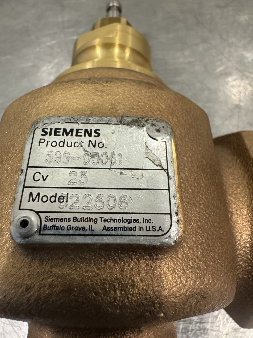 Siemens 599-03061 Globe Valve 1-1/2” Female Threaded 022506 NEW! SHIPS FREE!