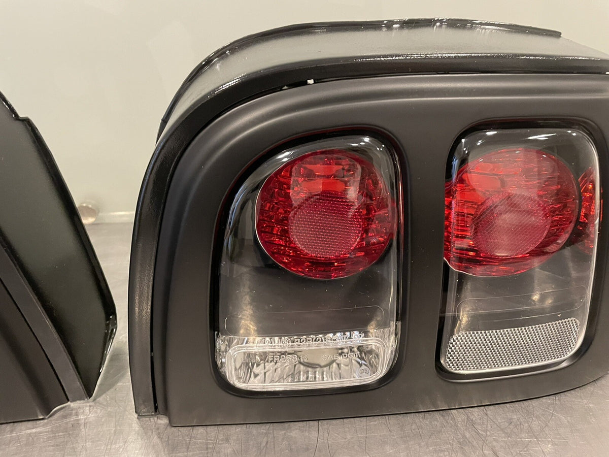 Ford Mustang Tail Light Set 1996-98 Eagle Eyes FR268-UURW2-BRH NEW FREE SHIPPING